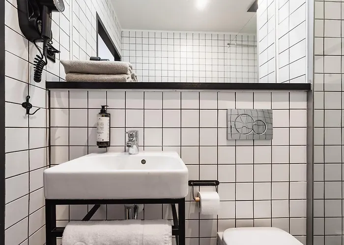 Aparthouse Wozna 11 Old Town Otel 3*