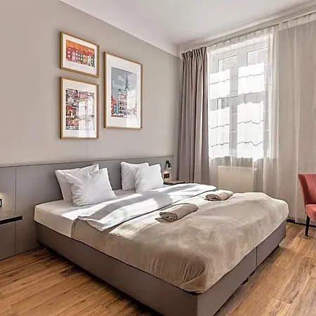 호텔 Aparthouse Wozna 11 Old Town 3*