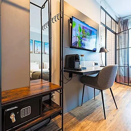 Aparthouse Wozna 11 Old Town 호텔 3*